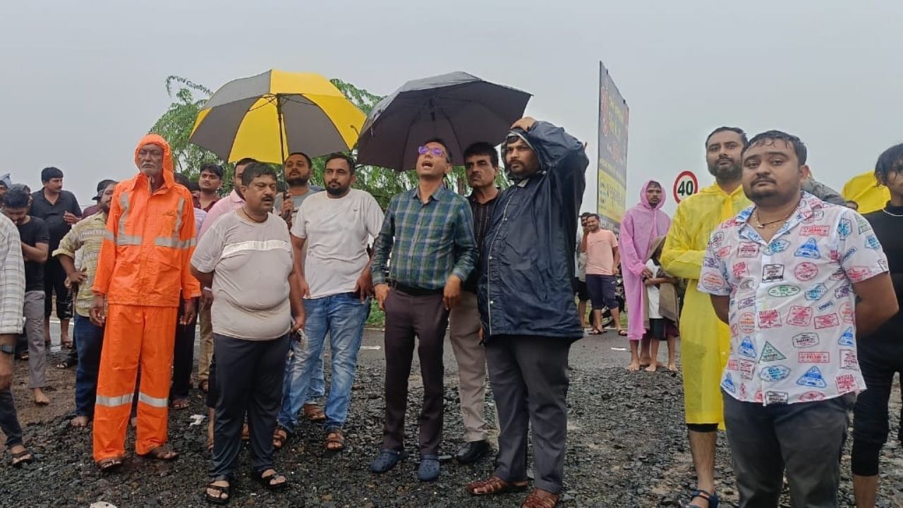 રેસ્ક્યૂ કામગીરી દરમિયાન કોસ્ટ ગાર્ડનો ઝડપી પ્રતિસાદ પ્રશંસનીય બન્યો.ગામના લોકોએ તેમની કામગીરીને બિરદાવી હતી.