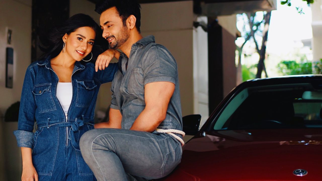 મીડિયા રિપોર્ટ્સમાં ખુલાસો થયો છે કે અમૃતા રાવે તેના બોયફ્રેન્ડ અનમોલ સૂદ સાથે સાત વર્ષ ડેટ કર્યા બાદ 15 મે, 2016 ના રોજ લગ્ન કર્યા હતા. બંન્ને એક પુત્રના માતા-પિતા પણ છે.