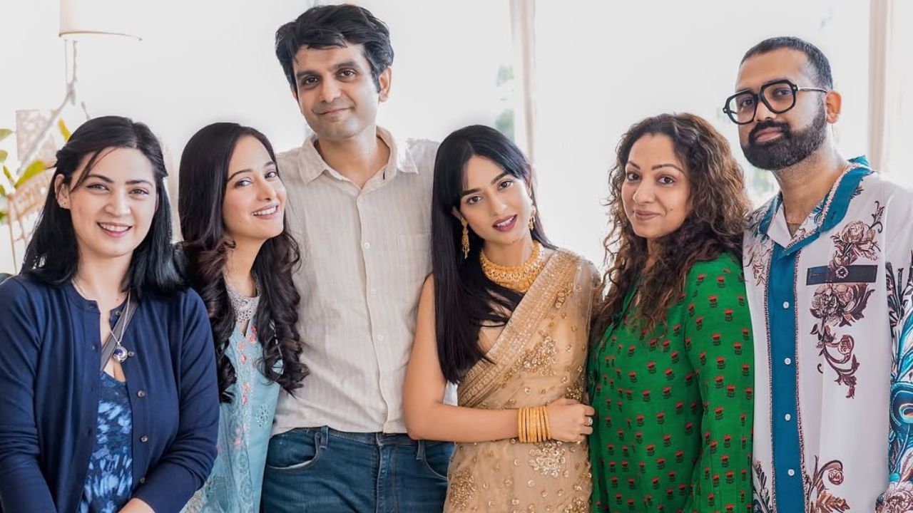  અમૃતાનું નામ તેમના દાદા અમૃત રાવના નામ પરથી રાખવામાં આવ્યું છે, જે સ્વતંત્રતા સેનાની હતા. તેમની માતાનું નામ કંચન રાવ છે અને પિતાનું નામ દીપક રાવ છે. અમૃતા રાવે 15 મે 2016 ના રોજ મુંબઈમાં તેના બોયફ્રેન્ડ રેડિયો જોકી અનમોલ સાથે લગ્ન કર્યા. અમૃતા અને અનમોલને એક પુત્ર પણ છે. 