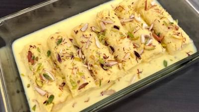 બ્રેડ માવા રોલ બનાવવા માટે માવો, ખાંડ, દૂધ, એલચી પાઉડર, બારીક સમારેલા સૂકા મેવા, ઘી અથવા તેલ, કેસર અને સફેદ બ્રેડની જરુરત પડશે. 