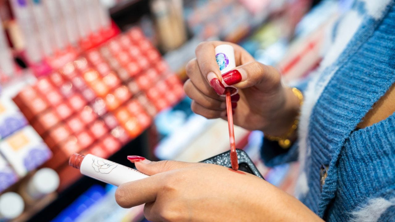 આ બિઝનેસ માટે શરૂઆતમાં અંદાજીત ₹50,000 થી ₹2,00,000 જેટલાનું રોકાણ કરવું પડે છે. નોંધનીય છે કે, આ બિઝનેસ તમે ઘરેથી પણ શરૂ કરી શકો છો. 