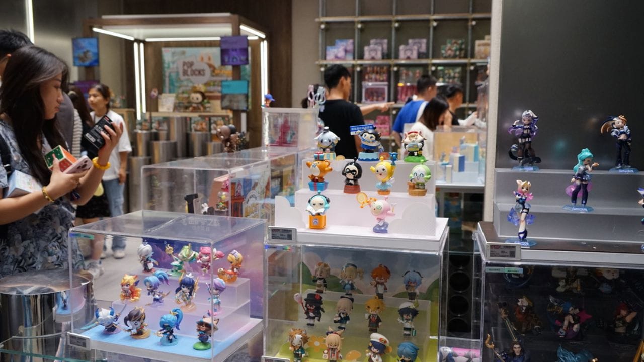 જો કે, દુકાન શરૂ કરવા માટે કેટલીક મહત્ત્વપૂર્ણ બાબતો ધ્યાનમાં રાખવા જેવી છે. જો દુકાન ભાડેથી લઈ રહ્યા છો તો ભાડાનામું અથવા માલિકી દસ્તાવેજ, આધાર કાર્ડ, પાન કાર્ડ જેવા ઓળખપત્રો, સ્થાનિક મ્યુનિસિપલ લાઈસન્સ વગેરે જરૂરી દસ્તાવેજો કઢાવવા પડે છે. આ સિવાય GST રજીસ્ટ્રેશન પણ કરાવવું જરૂરી છે. 