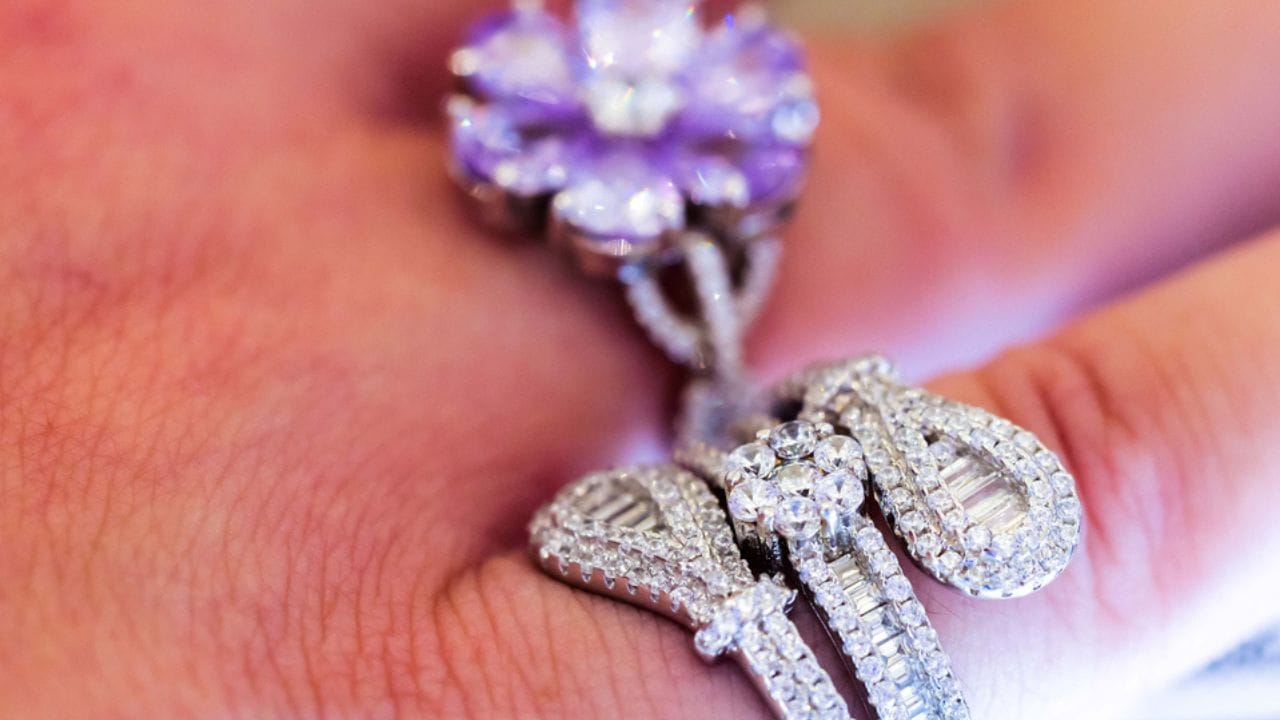 આ બિઝનેસ તમે ઓછામાં ઓછા ₹25,000 થી શરૂ કરી શકો છો. આ સિવાય મધ્યમ લેવલે ₹50,000 થી ₹1 લાખ અને મોટા પાયે શરૂ કરવા માટે ₹2 લાખથી વધુનું રોકાણ કરવું જરૂરી છે. 