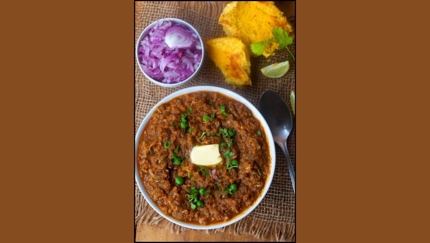 માર્કેટિંગ માટે Instagram, Facebook જેવા સોશિયલ મીડિયા પ્લેટફોર્મ પર પેજ બનાવો અને નિયમિત પોસ્ટિંગ કરો. સ્કૂલ-કોલેજ નજીક સ્ટોલ મૂકો, Swiggy/Zomato પર રજિસ્ટર કરો અને ઘર-ઘર સુધી પાવભાજીનો ધંધો પહોંચાડો.
