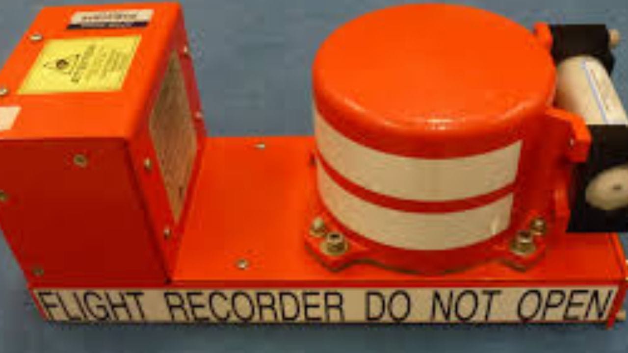 ફ્લાઇટની સમીક્ષા કર્યા પછી DVR ડેટા પણ દૂર કરી શકાય છે. તેમાં ફ્લાઇટના કોક-પિટથી પેસેન્જર કેબિન સુધીના ફૂટેજ, ઇમરજન્સી ગેટ પર સ્થાપિત CCTV કેમેરા અને એન્ટ્રી-એક્ઝિટ ગેટ પર સ્થાપિત CCTV કેમેરાનો સમાવેશ થાય છે.
