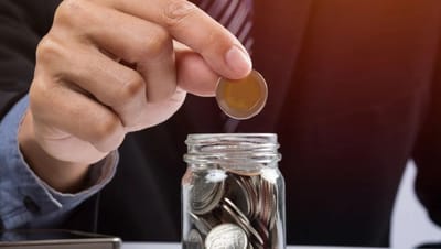 દરેક વ્યક્તિ પોતાના જીવનમાં સુખ અને સમૃદ્ધિ જાળવી રાખવા માટે સખત મહેનત કરે છે. જો કે, ઘણી વખત નસીબ સાથ આપતું નથી અને છેવટે વ્યક્તિએ કરેલ બધી મહેનત એળે જતી રહે છે.