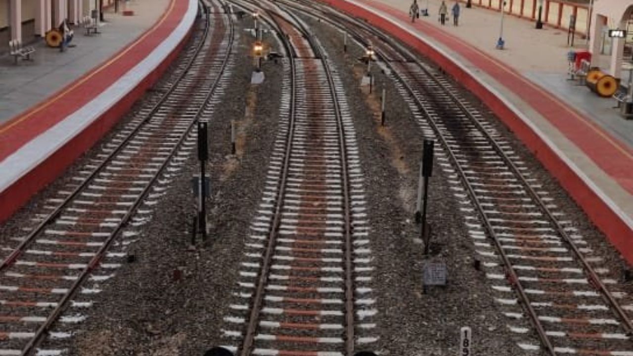 ઉદાહરણ તરીકે આપણે જોઈએ તો જો કોઈ ટ્રેનમાં 1,000 સીટો  હોય, તો મહત્તમ 250 વેઇટલિસ્ટ ટિકિટ જાહેર કરવામાં આવશે. આનાથી મુસાફરોને તેમની ટિકિટ કન્ફર્મ થવાની શક્યતાઓ તો વધશે જ, પરંતુ ટ્રેનમાં બિનજરૂરી ભીડ પણ ઓછી થશે.