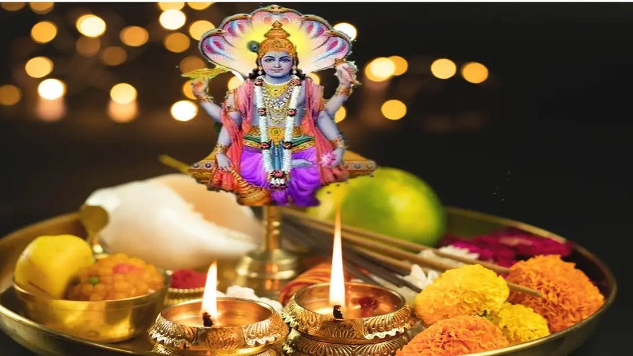 એકાદશી અંગે એવુ કહેવાય છે કે ભગવાને વરદાન આપ્યું હતુ કે કળયુગમાં જે વ્યક્તિ એકાદશીનું વ્રત કરશે તેનું જીવન વૈભવયુક્ત હશે અને તેના જીવનમાંથી અશાંતિ અને ક્લેશ સમાપ્ત થશે.