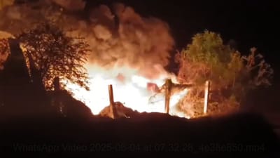 Banaskantha : ભંગારના વાડામાં લાગી ભીષણ આગ, આસપાસ અફરા તફરીનો માહોલ, જુઓ Video