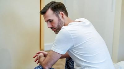 ઘણીવાર એવું જોવા મળે છે કે, પુરુષો તેમના સ્વાસ્થ્ય પ્રત્યે સાવધ નથી રહેતા અને પછી પાછળથી હેરાન થાય છે. પુરુષો માટે થાક, માથાનો દુખાવો અથવા પેટની સમસ્યાઓને અવગણવી એ સામાન્ય વાત છે પરંતુ ક્યારેક આ સામાન્ય લક્ષણો ગંભીર રોગની નિશાની બની જાય છે. જો સમયસર તપાસ અને સારવાર ન મળે તો આ રોગો પાછળથી મોટી સમસ્યા બની શકે છે.