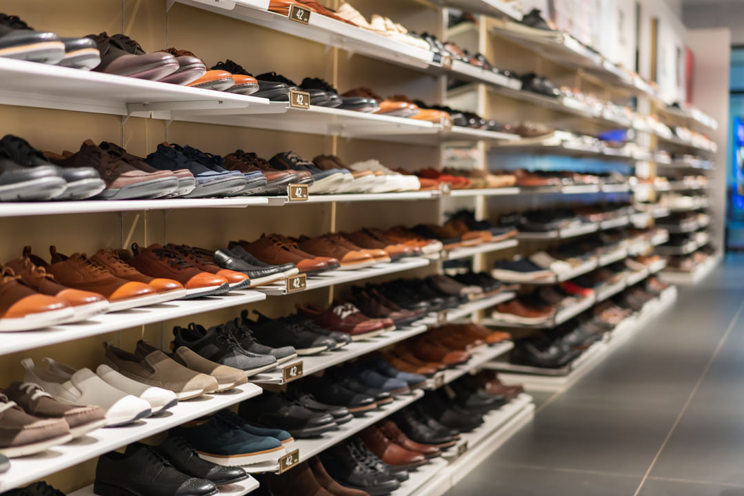 દસ્તાવેજની વાત કરીએ તો, આ બિઝનેસ માટે શોપ લાયસન્સ, જો આવક વધારે થાય તો GST રજીસ્ટ્રેશન, આધારકાર્ડ અને પાનકાર્ડ જેવા દસ્તાવેજની જરૂર પડશે. આ સાથે જ સાધનોમાં રેક, શેલ્ફ, કાઉન્ટર, પેકિંગ સામગ્રી તથા બિલિંગ માટે POS મશીન અથવા બિલબુકની જરૂર પડશે.