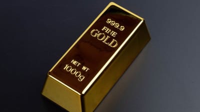 Gold Silver Price: ઇઝરાયલ અને ઈરાન વચ્ચે યુદ્ધવિરામના કારણે સુરક્ષિત રોકાણ તરીકે સોના અને ચાંદીની માંગમાં ઘટાડો થયો છે, જેના કારણે શુક્રવારે આ બે કિંમતી ધાતુઓના ભાવમાં તીવ્ર ઘટાડો થયો છે. MCX પર, 10 ગ્રામ ફ્યુચર્સ સોનું 1600 રૂપિયા ઘટીને 95,500 રૂપિયા થઈ ગયું હતું, જ્યારે ઇન્ટ્રાડે સોનું 95,000 રૂપિયાથી નીચે આવી ગયું હતું. ચાંદીનો ભાવ પણ 1500 રૂપિયા ઘટીને 1.05 લાખ રૂપિયા પ્રતિ કિલો થઈ ગયો હતો.