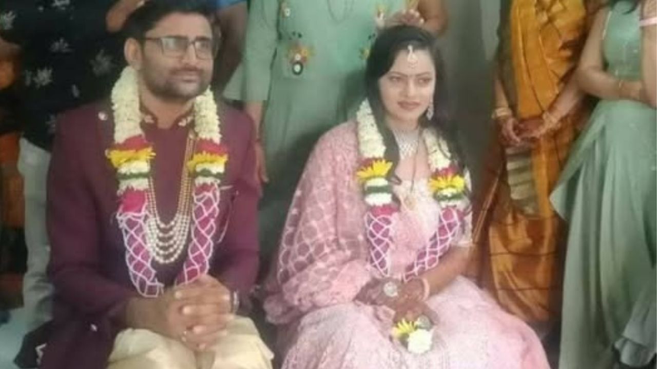 ઇટાલિયા એક સામાજિક કાર્યકર્તા હતા અને તેમણે શરૂઆતના દિવસોમાં બોટાદ પાટીદાર અનામત આંદોલન સમિતિ અને લાઠીદાદ ગામના સંગઠનના સભ્ય તરીકે પાટીદાર અનામત આંદોલનમાં ભાગ લીધો હતો. તેઓ ગુજરાત અને જિલ્લા પાટીદાર આંદોલન સમિતિ સાથે સંકળાયેલા હતા.