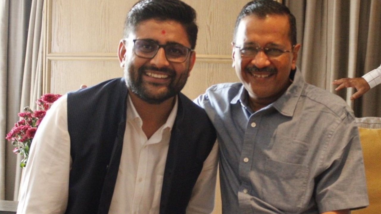 જૂન 2020માં, ઇટાલિયા આમ આદમી પાર્ટી (AAP)ના ગુજરાત રાજ્ય એકમમાં રાજ્ય ઉપાધ્યક્ષ તરીકે જોડાયા. ગોપાલ ઈટાલિયાને 12 ડિસેમ્બર 2020 ના રોજ પ્રદેશ પ્રમુખ તરીકે નિયુક્ત કરવામાં આવ્યા હતા.