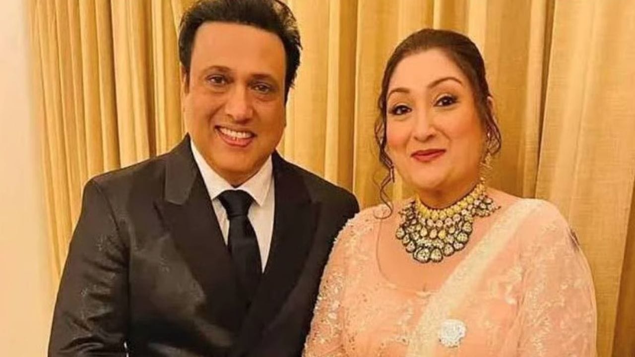 હવે ફરી એક વખત સુનિતાએ એવું કાંઈ કર્યું છે જેનાથી ગોવિંદાની સાથે તેના સંબંધો ચર્ચાનો વિષય બની ગયો છે. સુનિતા આહુજાએ પોતાના નામની આગળથી ગોવિંદાની સરનેમ દુર કરી છે. ત્યારે હવે ફરી પછી બંન્નેના છુટાછેડાની ચર્ચાઓ શરુ થઈ છે.