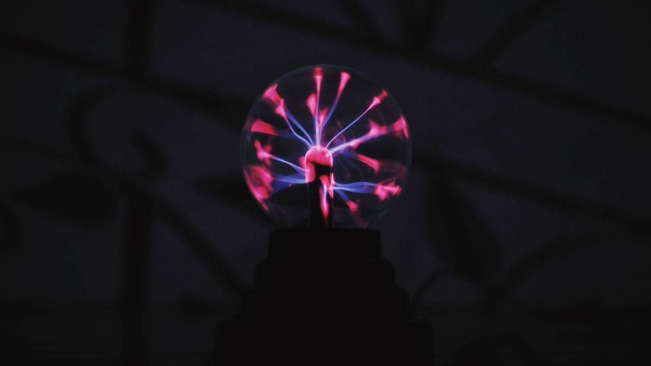 મહિલાઓના શરીરમાં સતત હોર્મોન્સ બદલાય છે. હોર્મોન્સમાં ઉતાર-ચઢાવના કારણે વજાઈનામાંથી પીળા રંગનો ડિસ્ચાર્જ થાય છે. આ પ્રેગ્નન્સી દરમિયાન પ્રજનન અંગોના સંક્રમણ કે પછી શરીરની અંદર હોર્મોન્સ અંસુતલનના કારણ પણ હોય શકે છે.