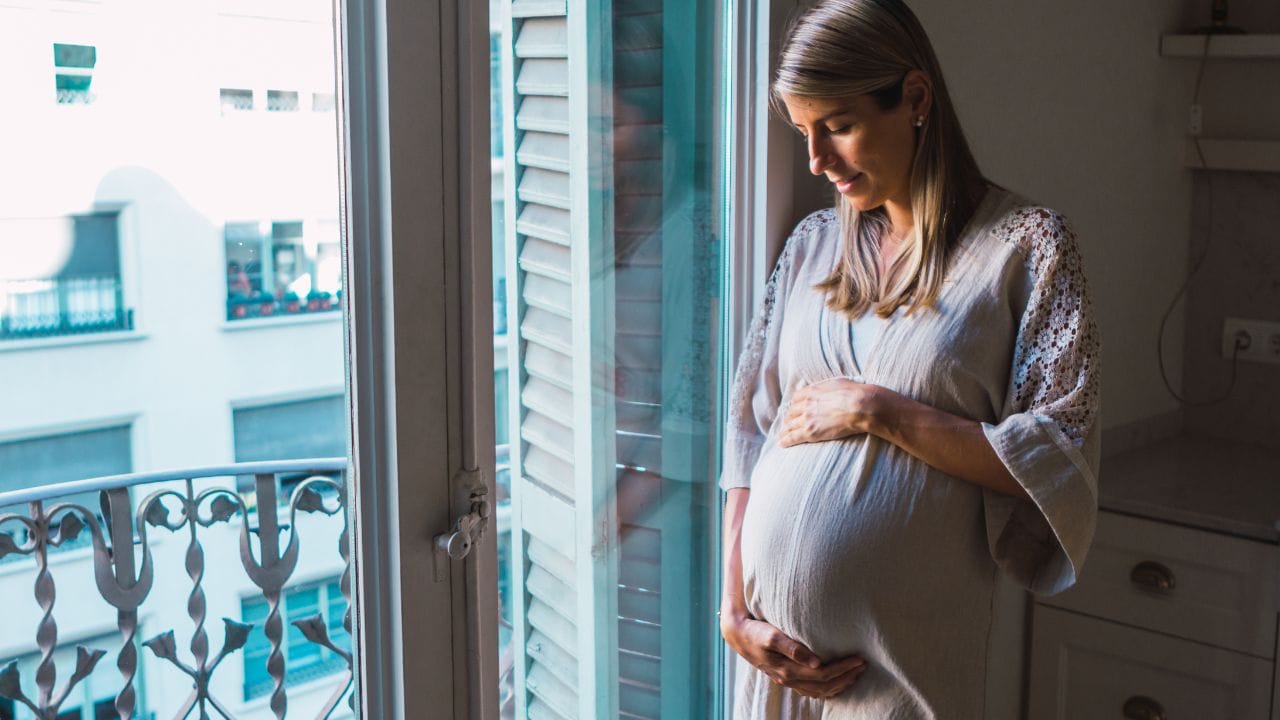 દિવસભર કોવિડ સંબંધિત સમાચાર જોવાનું ટાળો અને સગર્ભા સ્ત્રીઓના માનસિક સ્વાસ્થ્ય માટે ડિજિટલ ડિટોક્સ પણ મહત્વપૂર્ણ છે.દરરોજ ધ્યાન કરો. દિવસમાં 10-15 મિનિટ ધ્યાન કરવાથી મન શાંત રહે છે.