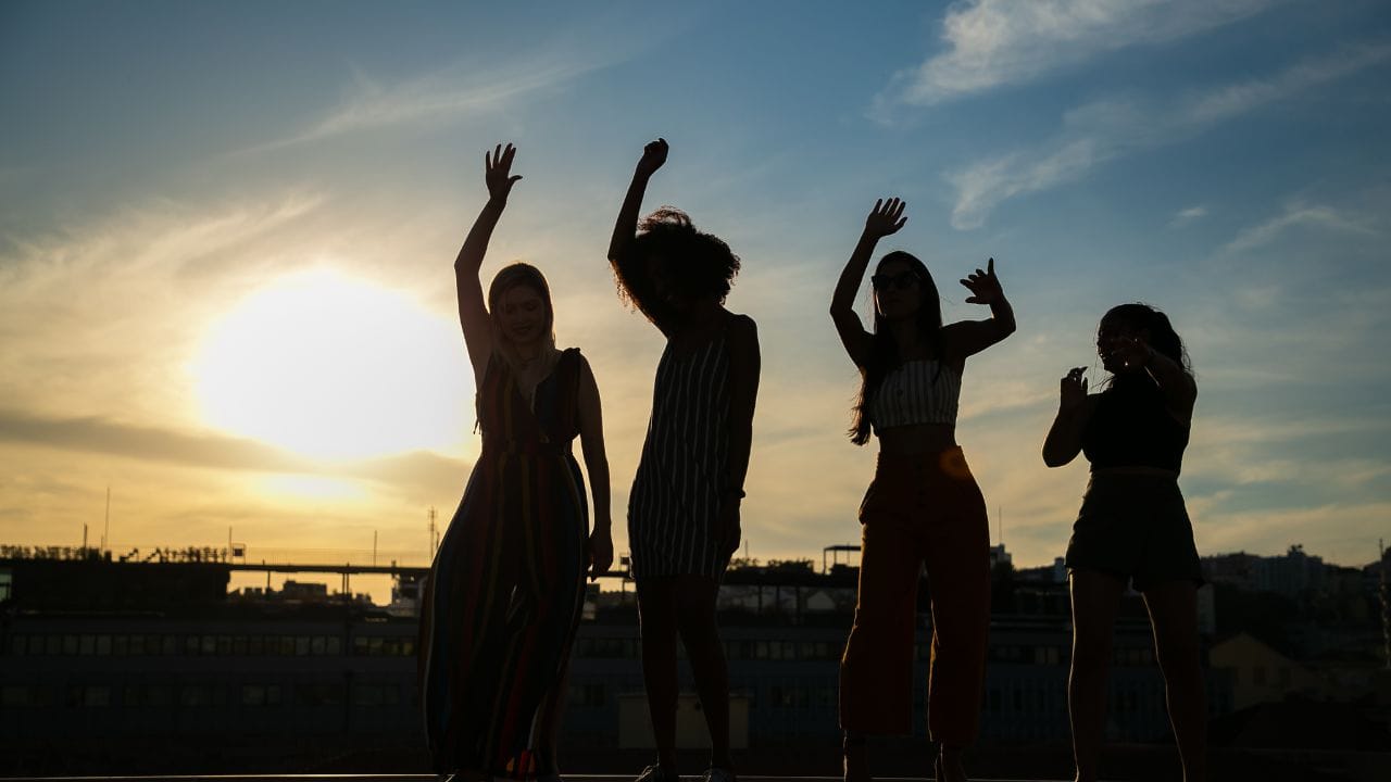 પીળા રંગનો ડિસ્ચાર્જના ઘણા કારણો હોઈ શકે છે. લાઈફસ્ટાઈલમાં ફેરફાર પણ આનું કારણ હોઈ શકે છે. આ સમય દરમિયાન, તમે સ્ત્રીરોગચિકિત્સકને મળી શકો છો અને સમસ્યાના કારણો ઓળખી શકો છો. આ સમસ્યા સ્ત્રીઓ માટે ગર્ભાવસ્થા માટે એક ગંભીર કારણ પણ બની શકે છે.