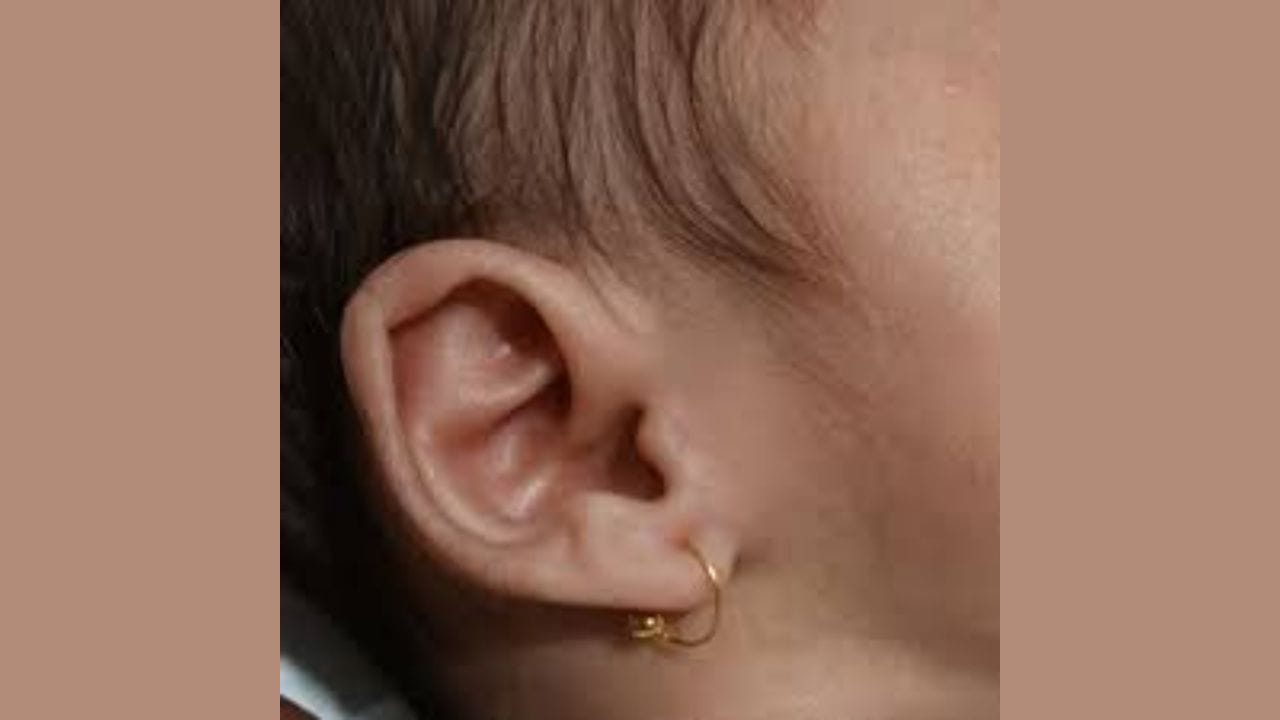 આજના વિશ્વમાં શું બદલાયું છે?: આજકાલ કાનની બુટ્ટી પહેરવી ફેશનનો ભાગ બની ગઈ છે. ઘણા ફિલ્મ સ્ટાર્સ, રમતવીરો અને પોપ ગાયકો કાનની બુટ્ટી પહેરે છે અને તેને સ્ટાઇલનો એક ભાગ માને છે. પરંતુ વાસ્તવમાં આ ફેશન નથી, પરંતુ આપણી જૂની પરંપરાનું એક નવું સ્વરૂપ છે.
