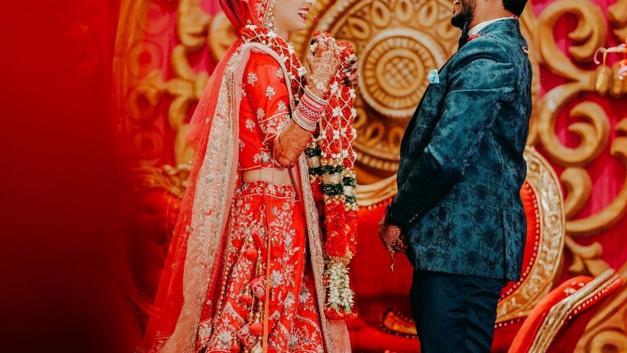 જો છોકરો કે છોકરી બંનેમાંથી કોઈ માંગલિક હોય. પરંતુ જો બંનેની ઉંમર 28 વર્ષથી વધુ હોય તો માંગલિક દોષ ગણવામાં આવશે નહીં અને માંગલિક ન હોય તે માંગલિક સાથે લગ્ન કરી શકે છે.