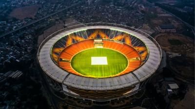 IPL 2025 ની ફાઇનલ મેચ રોયલ ચેલેન્જર્સ બેંગ્લોર અને પંજાબ કિંગ્સ વચ્ચે રમાશે. બંને ટીમો પોતાના પહેલા IPL ટાઇટલ પર નજર રાખી રહી છે.બંને ટીમોના કેપ્ટન પાસે આ મેચ જીતીને ઇતિહાસ રચવાની તક પણ છે.