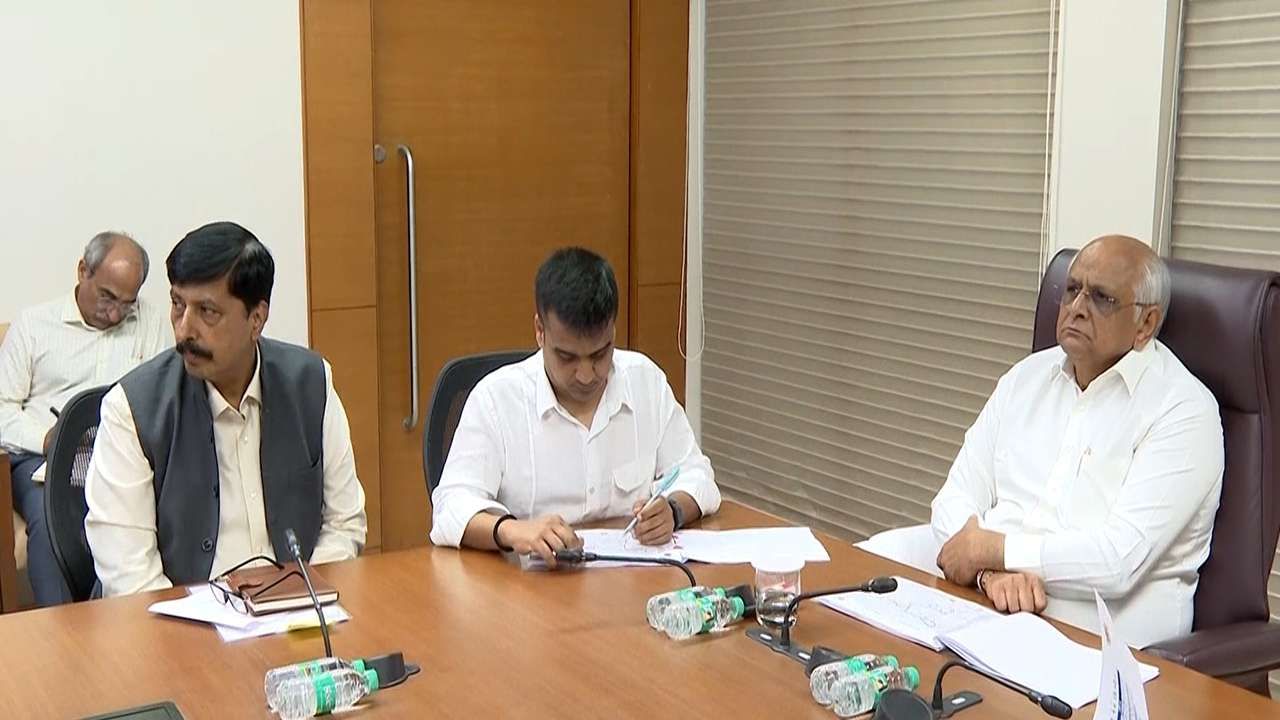 આ રથયાત્રા દરમિયાન શહેરીજનોને મદદરૂપ થવાના આશયથી યાત્રા રૂટ પર 17 જેટલા જન સહાયતા કેન્દ્રો અને 44 પબ્લિક એડ્રેસ સિસ્ટમ પણ ઊભી કરવામાં આવશે તેમ પ્રેઝન્ટેશનમાં જણાવવામાં આવ્યું હતું.
