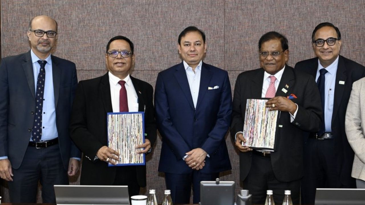 અદાણી ગ્રુપ અને ટોટલ એનર્જીઝનું સંયુક્ત સાહસ, ATGL, ભારતની સૌથી મોટી શહેર ગેસ વિતરણ (CGD) કંપનીઓમાંની એક છે. તે હાલમાં 650 થી વધુ CNG સ્ટેશનો ચલાવે છે, જે ઘરો, વ્યાપારી સંસ્થાઓ અને પરિવહન ક્ષેત્રને કુદરતી ગેસ પૂરો પાડે છે.