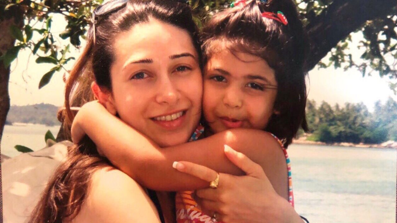 બોલીવુડમાં કરિશ્મા કપૂરનો એક સમય હતો. તેમના આખા પરિવાર બોલિવુડમાં સક્રિય રહી ચૂક્યો છે અને અભિનેત્રીએ પણ બોલીવુડમાં પોતાની કારકિર્દી સારી બનાવી છે.