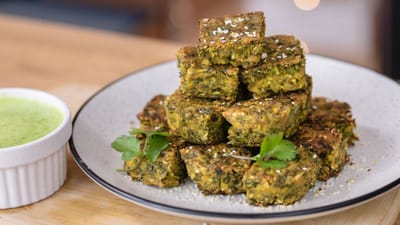 કોથમીર વડી બનાવવા માટે લીલા ધાણા, ચણાનો લોટ, ધાણાજીરું, હળદર, આદું, લસણ, લીલા મરચા, મીઠું, લીંબુનો રસ,તેલ, ઈનો, પાણી સહિતની વસ્તુઓની જરુર પડશે.