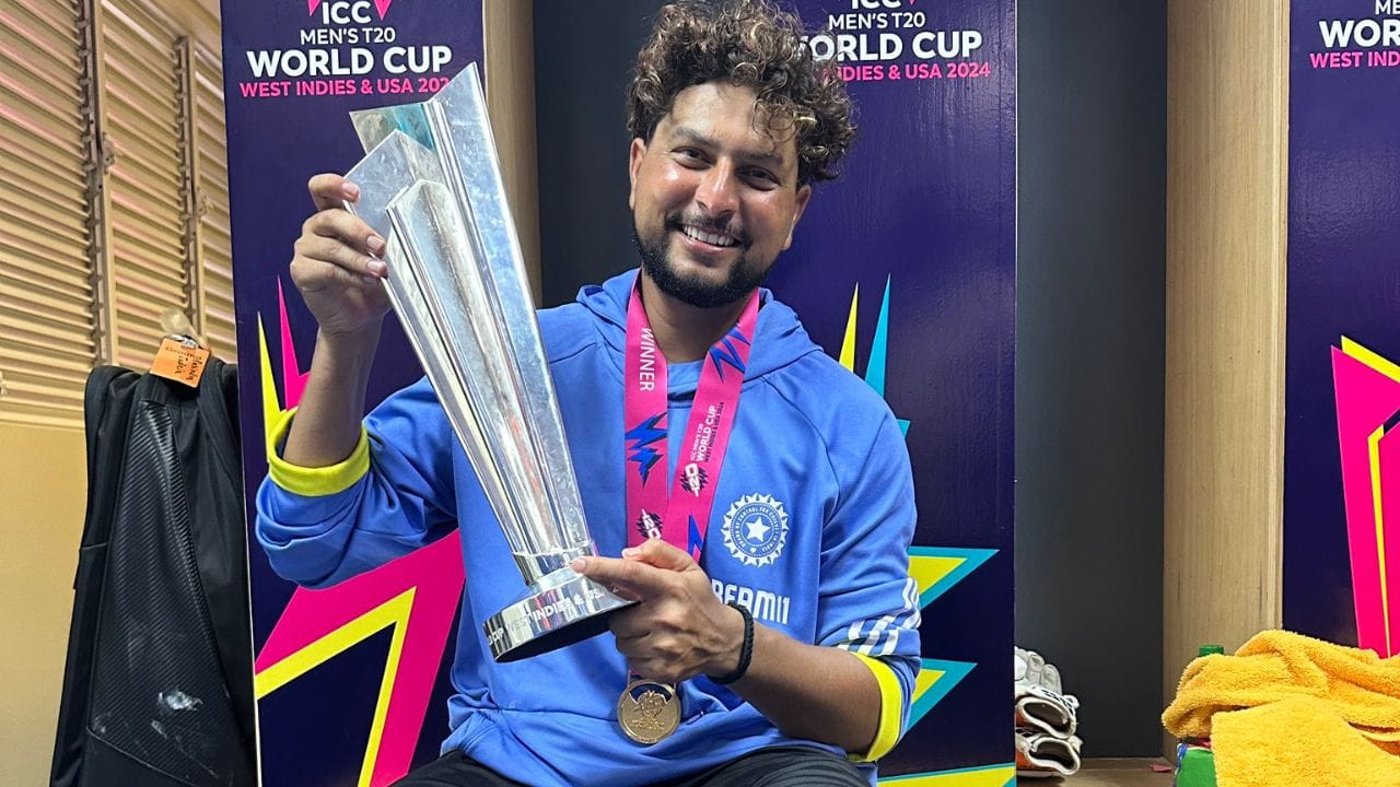 ભારતીય ક્રિકેટ ટીમના સ્ટાર સ્પિનર કુલદીપ યાદવે હાલમાં બાળપણની મિત્ર વંશિકા સાથે સગાઈ કરી છે. આ સગાઈમાં કેટલાક ક્રિકેટ સ્ટાર પણ જોવા મળ્યા હતા. સગાઈ બાદ કુલદીપ યાદવ ટીમ ઈન્ડિયા સાથે ઈંગ્લેન્ડ પ્રવાસ પર રવાના થયો છે. પરંતુ આ વચ્ચે ફરી એક વખત કુલદીપ યાદવ ચર્ચામાં આવ્યો છે.