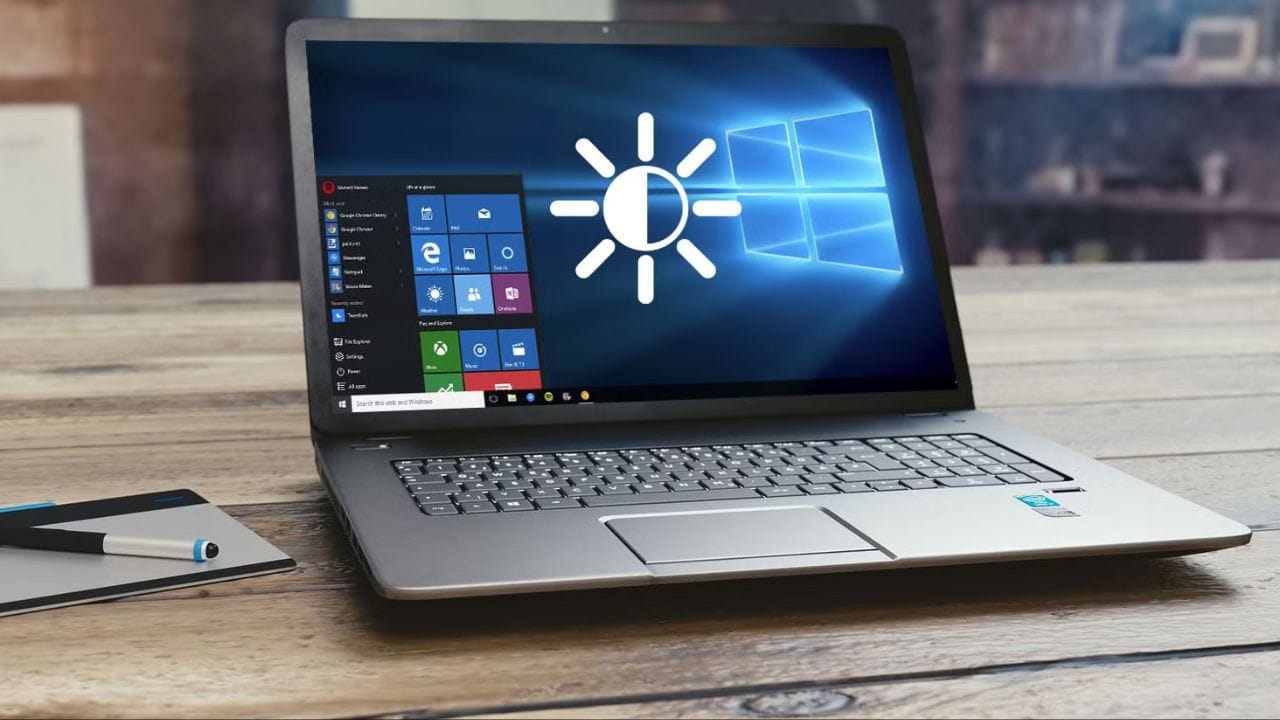 સ્ક્રીનની બ્રાઇટનેસ ઓછી રાખો: સ્ક્રીનની બ્રાઇટનેસ બેટરીનો સૌથી મોટો દુશ્મન છે. બ્રાઇટનેસ જેટલી વધારે હશે, તેટલી વધુ પાવરનો વપરાશ થશે. તેથી સ્ક્રીનની બ્રાઇટનેસ શક્ય તેટલી ઓછી રાખો અથવા ઓટો બ્રાઇટનેસ વિકલ્પનો ઉપયોગ કરો.