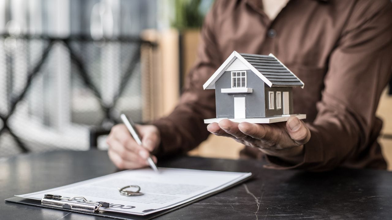 કોર્ટે કહ્યું"1982નો કરાર, જેને પાછળથી માન્ય કરવામાં આવ્યો હતો, તે નોંધાયેલ ન હતો અને ફક્ત એટલા માટે માન્ય ન હોઈ શકે કે તેને પાછળથી કોઈ પ્રક્રિયા દ્વારા માન્ય કરવામાં આવ્યો હતો. આ સ્પષ્ટપણે કાયદાની વિરુદ્ધ છે."