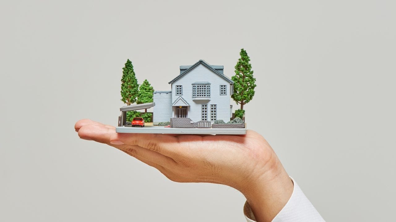 સામાન્ય માણસની વાત કરીએ તો,આ ચુકાદાથી સામાન્ય માણસ, બિલ્ડરો અને મિલકત ખરીદી અને વેચાણમાં સામેલ મિલકત એજન્ટોને એક મજબૂત કાનૂની સંદેશ મળ્યો છે.