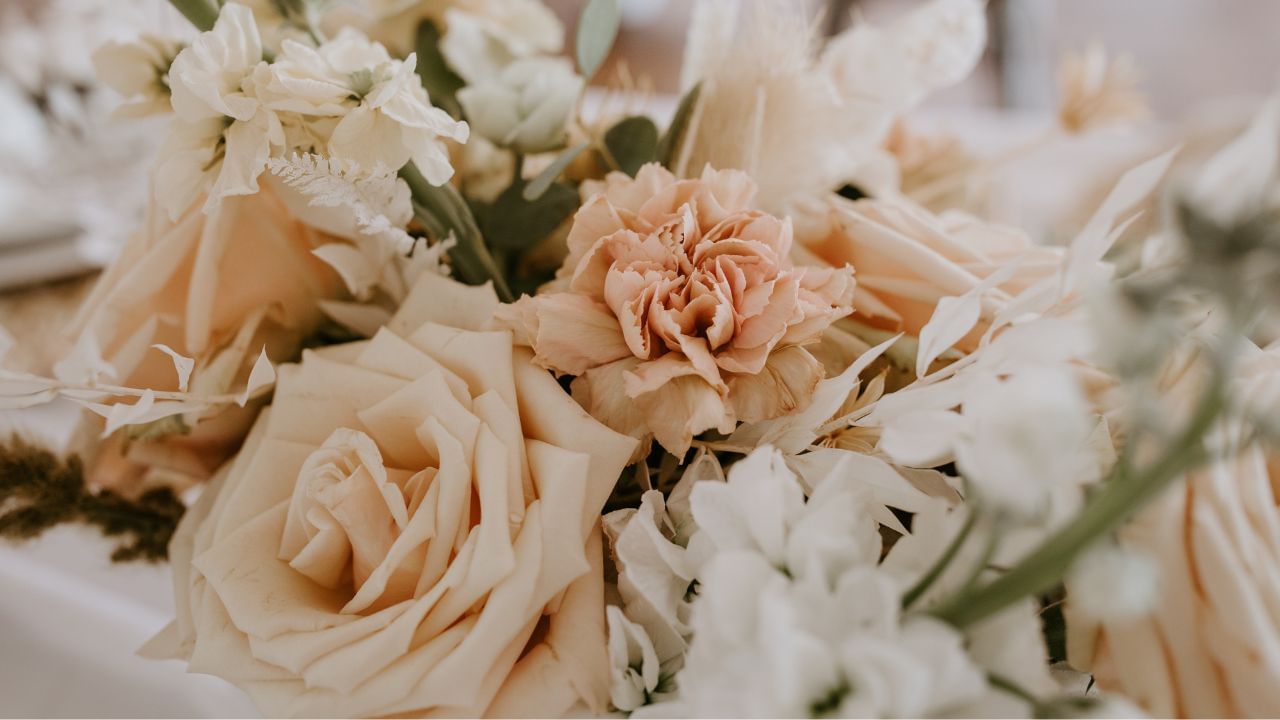 પહેલી પત્ની હોય અને બીજા લગ્ન જો પુરુષ કરે છે. તો ભારતીય દંડ સંહિતાની કલમ 69 હેઠળ, વ્યક્તિને સાત વર્ષની સજા થાય છે. આ સાથે દંડ પણ મોટો ફટકારવામાં આવે છે.બીજી બાજુ, બીજા લગ્નને રદબાતલ ગણવામાં આવે છે. 