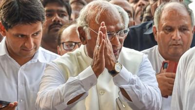 મલ્લિકાર્જુન ખડગેની સિવિલ મુલાકાત: મૃતકોના પરિવારજનોને આપી સાંત્વના - જુઓ Video