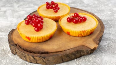 ચોકલેટ કેક, સ્ટ્રોબેરી કેક, પ્લમ કેકની જેમ જ ઘરે મેંગો મિનિ કેક ઘરે બનાવી શકાય છે. તો આજે ઓવન અને ઈંડા વગર ઘરે મેંગો મિનિ કેકની રેસિપી જોઈશું. 