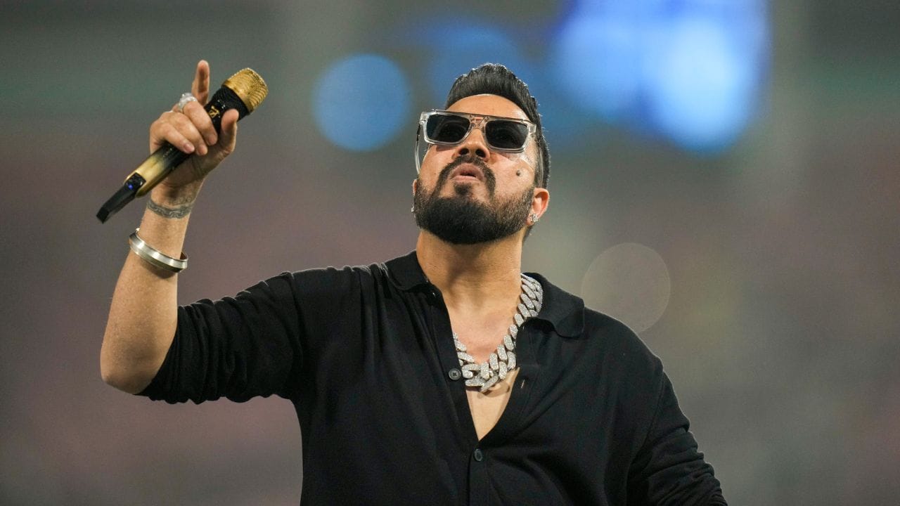 મીકા સિંહ રિયાલિટી શોમાં તેમની શાનદાર ભૂમિકા માટે જાણીતા છે. તેમણે અનેક શોમાં જજની ભૂમિકા ભજવી છે.