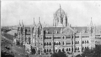 મુંબઈનું મૂળ નામ "મુંબા અથવા મહા અંબા" છે, જે "મૂંબા દેવી" પરથી આવ્યું છે, હિંદુ ધર્મ ધર્મના દેવી મુંબાદેવી અને આઈ જેનો અર્થ મરાઠીમાં “માતા“ થાય છે તેના મિશ્રણ પરથી ઉદભવ્યું છે. (Credits: - Wikipedia)