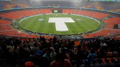 અમદાવાદના નરેન્દ્ર મોદી સ્ટેડિયમ ખાતે પંજાબ કિંગ્સ અને મુંબઈ ઈન્ડિયન્સ વચ્ચે IPL 2025ની ક્વોલિફાયર-2 મેચ પણ રમાઈ હતી. જેમાં વરસાદના કારણે મેચમાં વિક્ષેપ પડ્યો હતો અને મેચ મોડી શરૂ થઈ હતી.