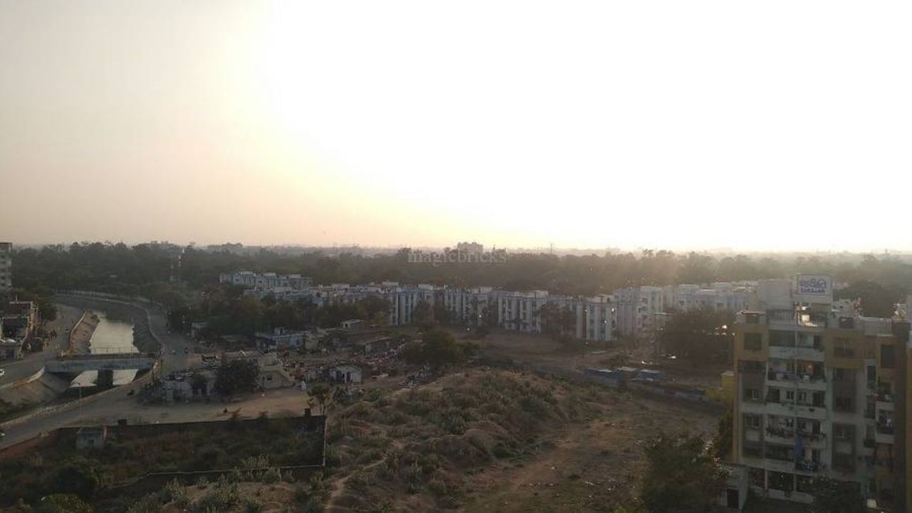 નવા નરોડા વિસ્તારમાં 2 BHK માટે ભાડું ₹ 7,500 થી ₹20,000 છે, જ્યારે 3 BHK માટે ₹12,000 થી ₹20,000 સુધી રહે છે.