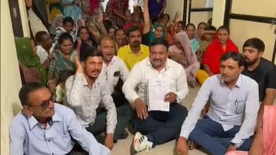 નારોલ કોર્પોરેશન ઓફિસ પર લોકોએ તાળાબંધી કરી, ધારાસભ્ય અને કોર્પોરેટર પર માત્ર ફોટા પડાવવાનો આરોપ - જુઓ Video