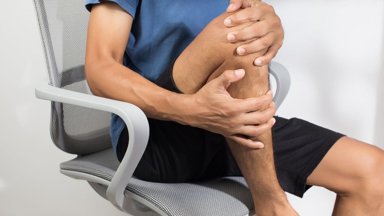 ડૉ. સુભાષ ગિરી સમજાવે છે કે જ્યારે કોઈ વ્યક્તિને લાંબા સમય સુધી ડાયાબિટીસ હોય છે, ત્યારે તેના હાથ અને પગની ચેતા ધીમે ધીમે પ્રભાવિત થવા લાગે છે. આવી સ્થિતિમાં, પગ અને હાથમાં ઝણઝણાટ, નિષ્ક્રિયતા અથવા બળતરા અનુભવી શકાય છે.