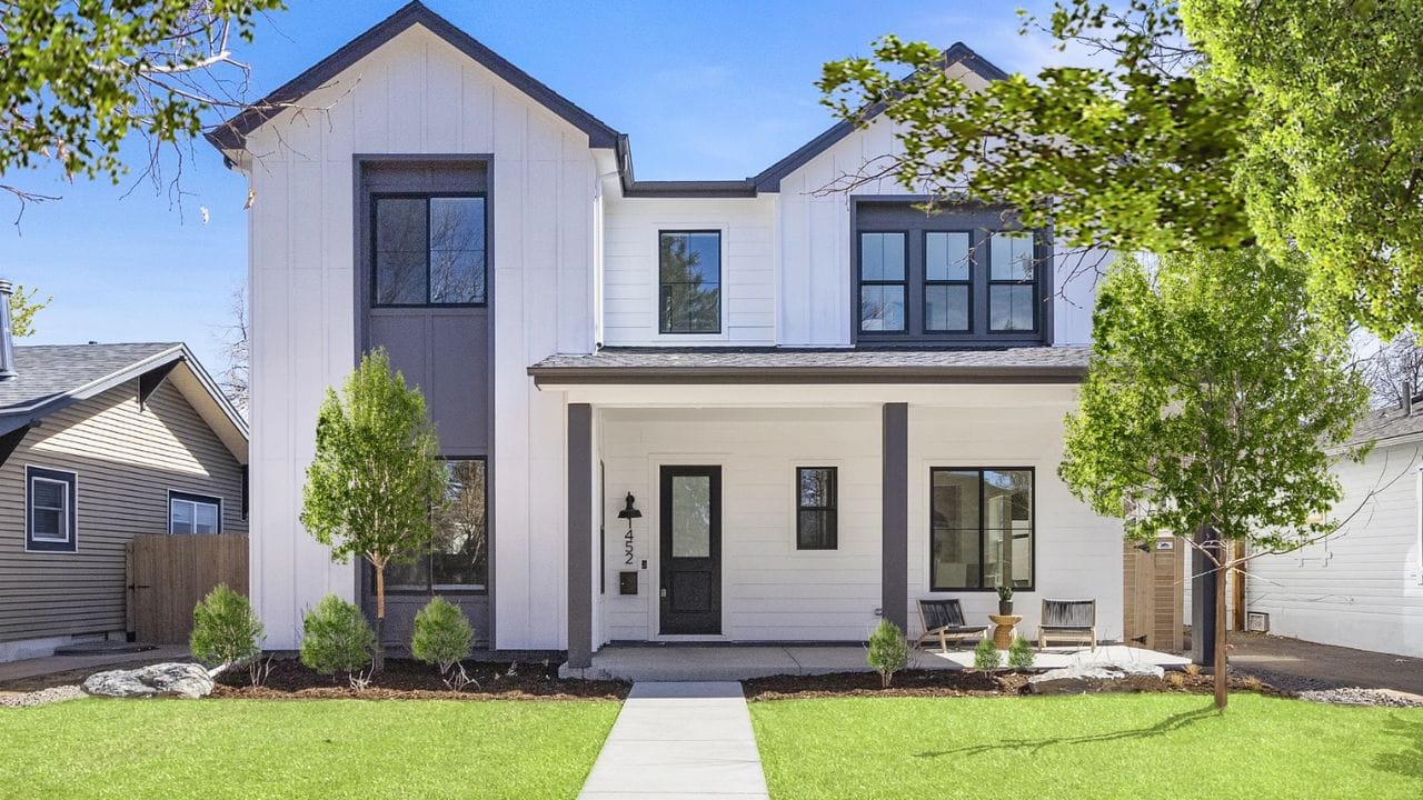 આ વાત પહેલાથી જાણી લો: તેથી જ્યારે તમે કોઈની પાસેથી ઘર ખરીદો છો, ત્યારે ફક્ત તે ઘરની રજિસ્ટ્રી જ નહીં, પણ વીજળી બિલ, પાણી બિલ અને અન્ય ઉપયોગિતાઓનાં બાકી બિલ પણ તપાસવા જરૂરી છે. જૂના મીટર વિશે પણ માહિતી મેળવો. 
