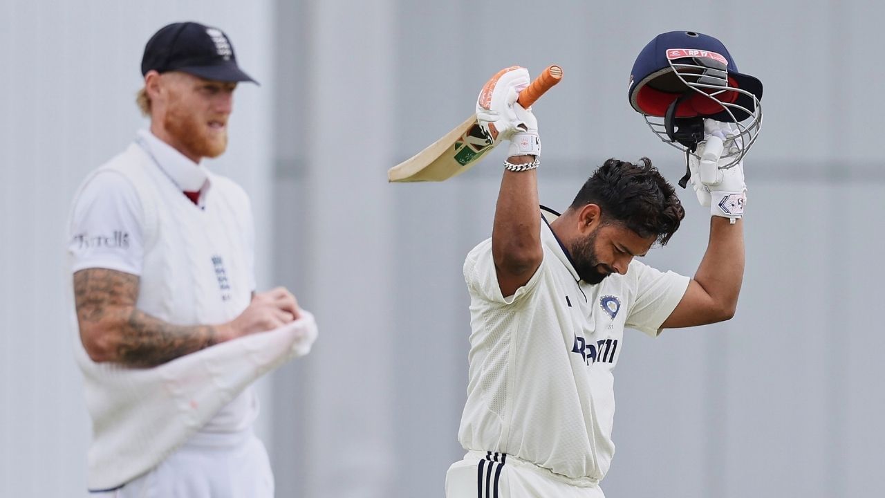 રિષભ પંત વિદેશી ટેસ્ટની બંન્ને ઈનિગ્સમાં સદી ફટકાવનાર ભારતનો માત્ર 5 બેટ્સમેન છે. આ પહેલા વિજય હજારે, સુનીલ ગાવસ્કર, રાહુલ દ્રવિડ અને વિરાટ કોહલીએ આવું કર્યું હતુ પરંતુ ઈંગ્લેન્ડમાં આ પહેલી વખત છે. જ્યારે કોઈ ભારતીયે કમાલ કરી છે.