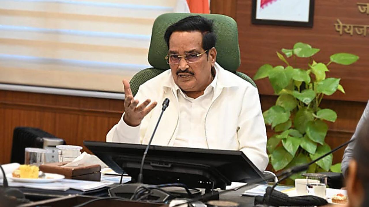 આ વ્યક્તિ મહેસૂલ વસૂલવા, કાયદો અને વ્યવસ્થા જાળવવા અને ગામની દેખરેખ રાખવા માટે જવાબદાર હતો.