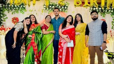  પ્રિયા સરોજ એક ભારતીય રાજકારણી અને વકીલ છે. તે સમાજવાદી પાર્ટીની સભ્ય છે. તે 2024માં લોકસભામાં ચૂંટાયેલા બીજા સૌથી યુવા ઉમેદવાર છે.  તે ત્રણ વખત સાંસદ અને ઉત્તર પ્રદેશના વર્તમાન ધારાસભ્ય તુફાની સરોજની પુત્રી છે. 