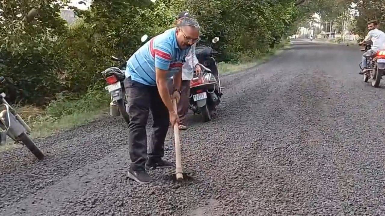 Rajkot : ધોરાજીમાં 24 કલાકમાં જ નવા રસ્તાની કપચી ઉખડી ! હલકી ગુણવત્તાની સામગ્રી વપરાયાનો આક્ષેપ, જુઓ Video