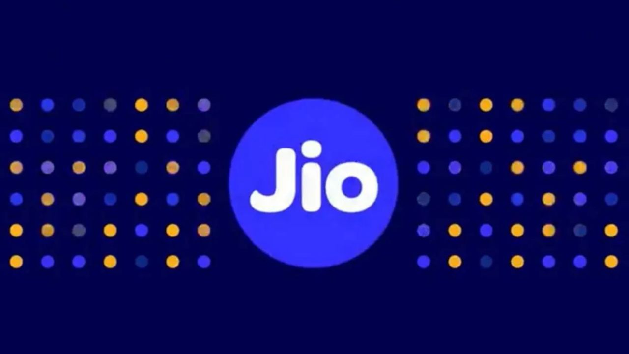 માર્ગ દ્વારા, રિલાયન્સ તેલ અને ગેસ કંપની તરીકે સૌથી વધુ જાણીતી છે. તે આ ક્ષેત્રની સૌથી મોટી કંપની છે. પરંતુ, તાજેતરના વર્ષોમાં, રિલાયન્સ Jio દ્વારા ડેટા અને બ્રોડબેન્ડ ક્ષેત્રમાં કામ કરી રહી છે. આ સાથે, કંપની ટેક પ્રોડક્ટ્સ પર પણ કામ કરી રહી છે.
