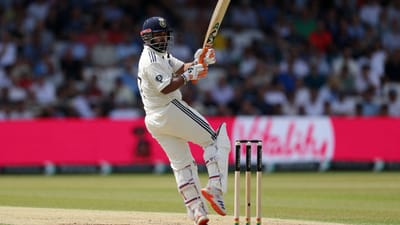 ભારતના વિસ્ફોટક વિકેટકીપર-બેટ્સમેન રિષભ પંતે લીડ્સ ટેસ્ટમાં ઈંગ્લેન્ડ સામે 134 રનની શાનદાર ઈનિંગ રમી હતી. આ ઈનિંગમાં તેણે 12 ચોગ્ગા અને 6 છગ્ગા ફટકાર્યા હતા, સાથે જ તેણે કેટલાક રેકોર્ડ પણ બનાવ્યા હતા.