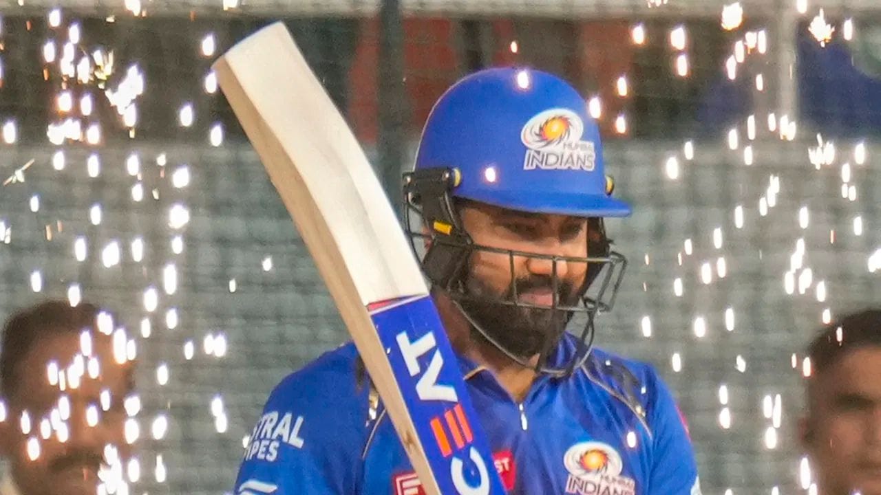 રોહિતે પોતાની કેપ્ટનશીપ હેઠળ મુંબઈ ઈન્ડિયન્સને 5 વખત IPL ચેમ્પિયન બનાવ્યું છે. તેણે અત્યાર સુધી IPL માં 272 મેચ રમી છે. તેની 267 ઈનિંગ્સમાં તેણે 29.73ની સરેરાશથી 7046 રન બનાવ્યા છે. તેણે બે સદી અને 47 અડધી સદી ફટકારી છે. 